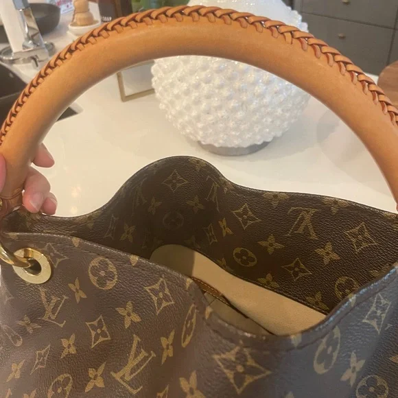 Louis Vuitton Artsy MM Monogram Shoulder Bag Tote Purse (CA1141) Gently used. - Picture 6 of 17